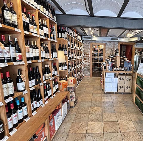 Interior de DVI Vinoteca en Poblenou